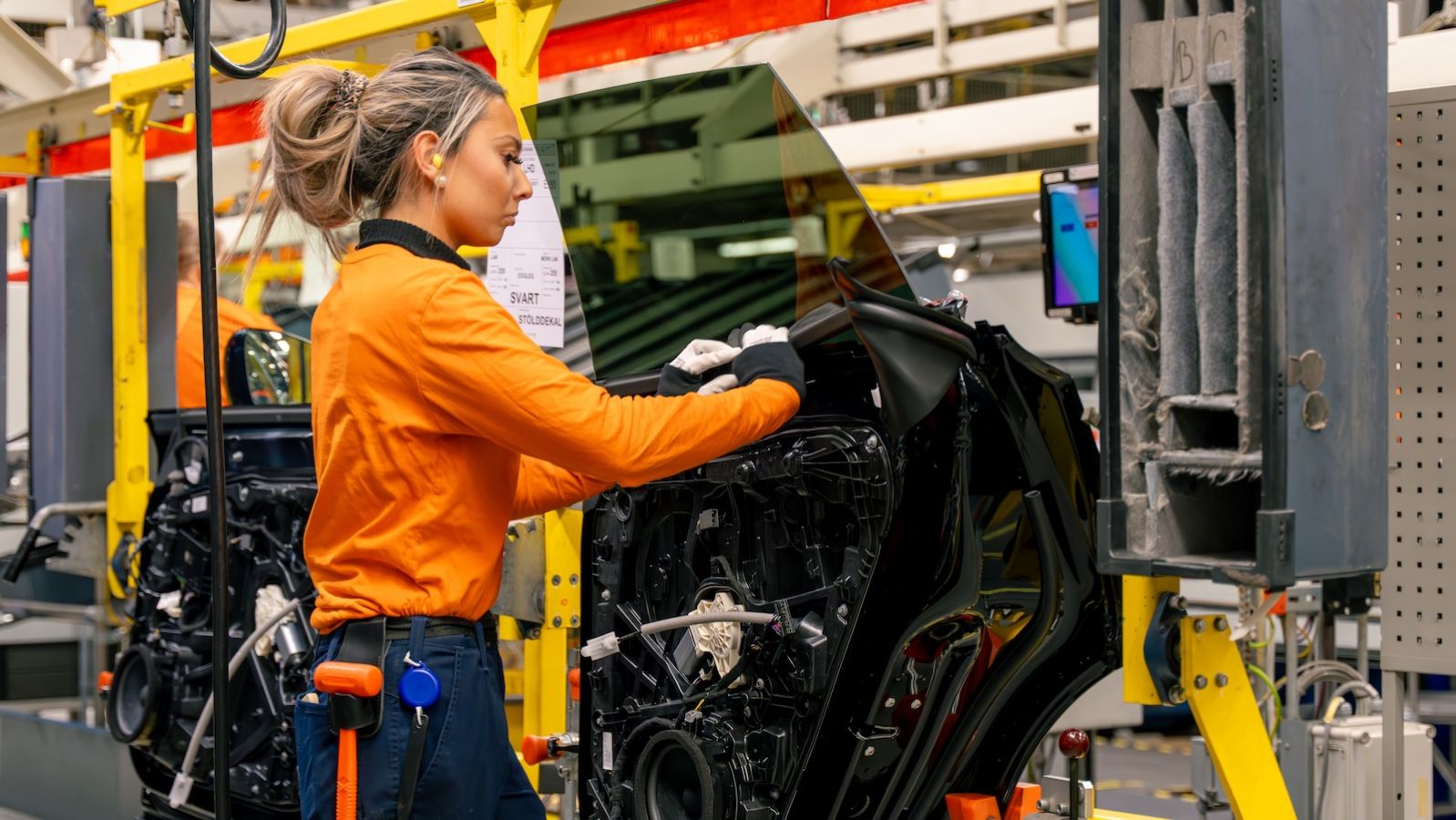 Το μεγάλο στοίχημα της Volvo στην Torslanda: Ξεκίνησε η παραγωγή του EX60